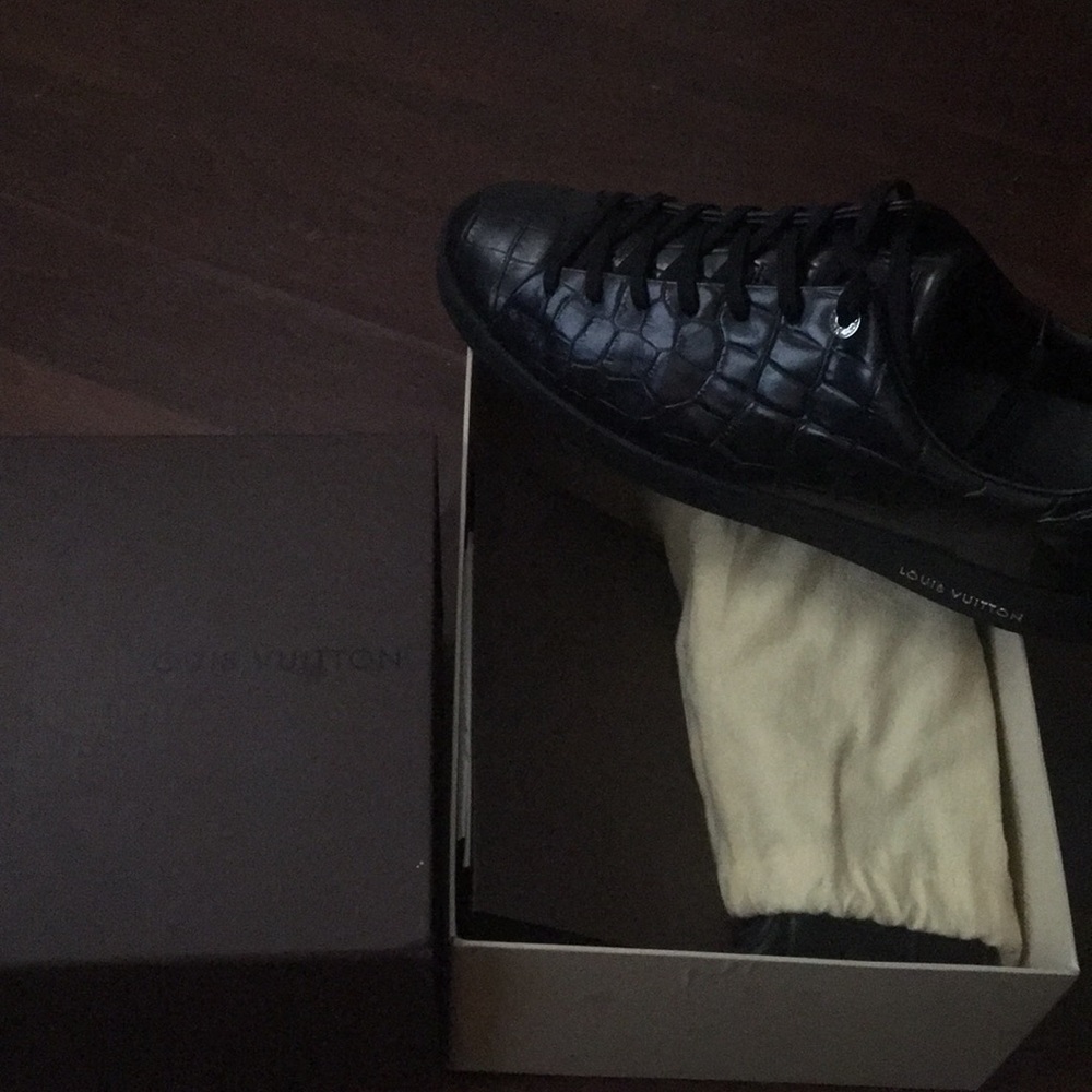 Men’s Louis Vuitton shoes, have original receipt.